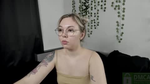 Snapshot of hot_babayaga chatting on October 4, 6:50 pm   online show from October 4, 6:50 pm