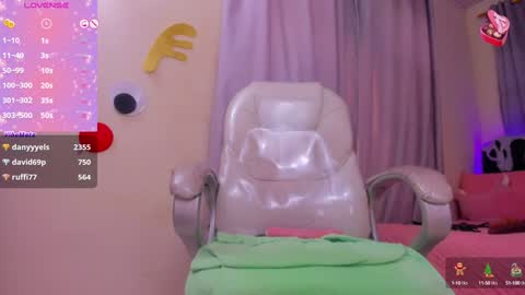 Snapshot of hot_beauty__ chatting on December 28, 1:49 pm VALENTINA online show from December 28, 1:49 pm