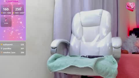 Snapshot of hot_beauty__ chatting on January 26, 7:21 am VALENTINA online show from January 26, 7:21 am