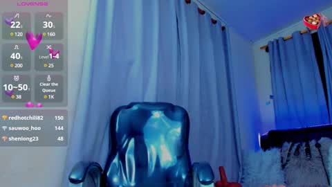 Snapshot of hot_beauty__ chatting on February 25, 5:52 am VALENTINA online show from February 25, 5:52 am
