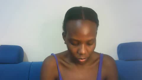 Snapshot of hot_berry2003 chatting on February 10, 6:09 am Millie online show from February 10, 6:09 am