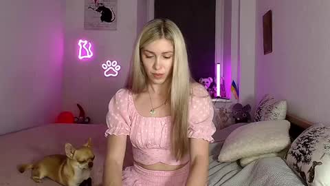 Snapshot of hot_berry69 chatting on May 5, 9:23 pm Dashka online show from May 5, 9:23 pm