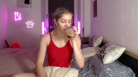 Snapshot of hot_berry69 chatting on May 14, 11:00 pm Dashka online show from May 14, 11:00 pm