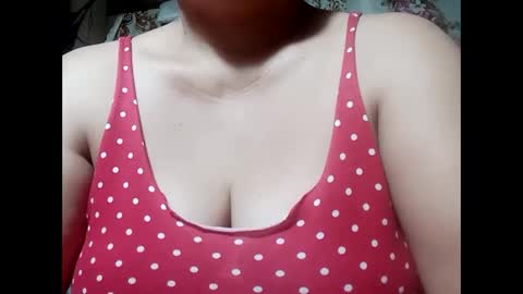 Snapshot of hot_boobs21 chatting on December 5, 8:55 pm hot_boobs21 online show from December 5, 8:55 pm