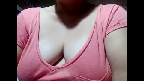 Snapshot of hot_boobs21 chatting on January 5, 11:37 am hot_boobs21 online show from January 5, 11:37 am