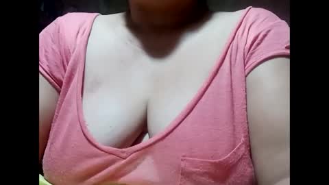 Snapshot of hot_boobs21 chatting on January 13, 9:52 pm hot_boobs21 online show from January 13, 9:52 pm