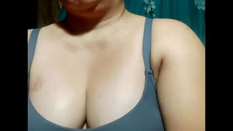 Snapshot of hot_boobs21 chatting on February 25, 12:03 pm hot_boobs21 online show from February 25, 12:03 pm