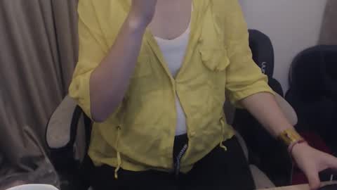 Snapshot of hot_bruny chatting on November 7, 4:07 pm Bruny online show from November 7, 4:07 pm