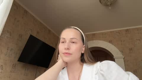 hot_chance_ online show from May 9, 9:03 am