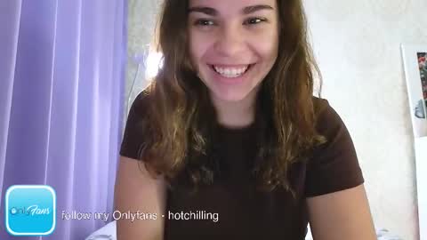 Snapshot of hot_chill__ chatting on October 22, 9:36 pm LiluCaroline online show from October 22, 9:36 pm
