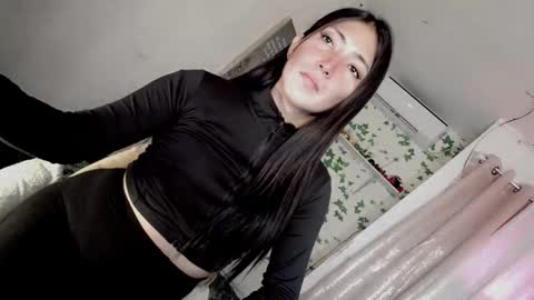 its me CLAUDIA online show from October 3, 8:33 am