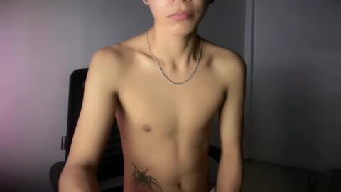 Snapshot of hot_cuteboy02 chatting on October 6, 7:17 am Kim online show from October 6, 7:17 am