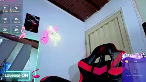 Snapshot of hot_destinyk chatting on May 4, 4:25 pm destinyk online show from May 4, 4:25 pm