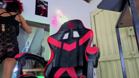 Snapshot of hot_destinyk chatting on May 20, 10:38 pm destinyk online show from May 20, 10:38 pm