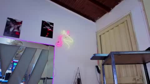 Snapshot of hot_destinyk chatting on June 10, 9:25 pm destinyk online show from June 10, 9:25 pm