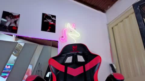 Snapshot of hot_destinyk chatting on June 21, 8:55 pm destinyk online show from June 21, 8:55 pm