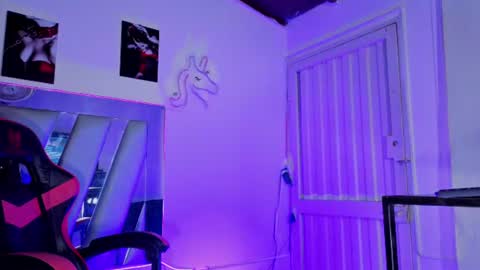 Snapshot of hot_destinyk chatting on June 26, 10:58 pm destinyk online show from June 26, 10:58 pm