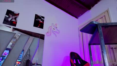 Snapshot of hot_destinyk chatting on July 1, 10:09 pm destinyk online show from July 1, 10:09 pm