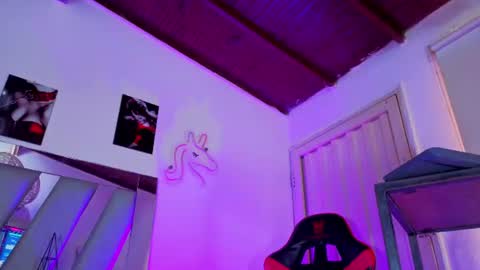 Snapshot of hot_destinyk chatting on July 25, 8:06 pm destinyk online show from July 25, 8:06 pm