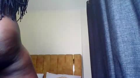 Snapshot of hot_ebony11 chatting on July 1, 3:34 pm chooo pie online show from July 1, 3:34 pm