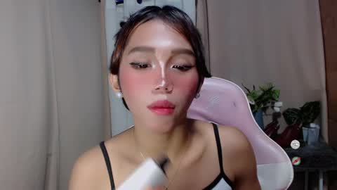 Snapshot of hot_khianna chatting on May 4, 2:24 pm Khianna online show from May 4, 2:24 pm