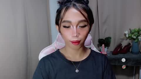 Snapshot of hot_khianna chatting on May 6, 12:32 pm Khianna online show from May 6, 12:32 pm