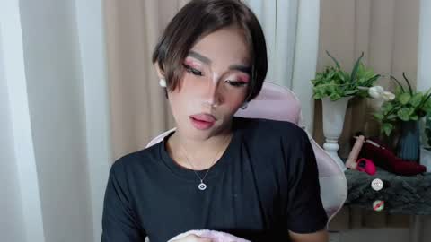 Snapshot of hot_khianna chatting on May 22, 12:11 pm Khianna online show from May 22, 12:11 pm