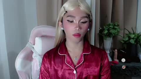 Snapshot of hot_khianna chatting on May 27, 3:20 pm Khianna online show from May 27, 3:20 pm