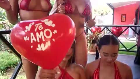 Snapshot of hot_kittens_xxx chatting on February 14, 2:14 pm kittens online show from February 14, 2:14 pm