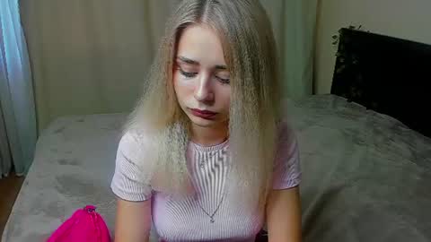 Snapshot of hot_kittie_hot chatting on July 14, 7:24 am hot_kittie_hot online show from July 14, 7:24 am