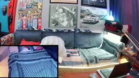 Snapshot of hot_krispy_kreme chatting on May 11, 8:17 pm hot_krispy_kreme online show from May 11, 8:17 pm