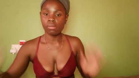 Snapshot of hot_latifah chatting on November 4, 12:26 pm hot_latifah online show from November 4, 12:26 pm