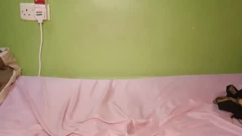 Snapshot of hot_latifah chatting on December 4, 9:56 pm hot_latifah online show from December 4, 9:56 pm