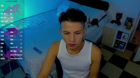 Snapshot of hot_latin_temptation chatting on May 28, 8:28 pm Alejandro online show from May 28, 8:28 pm