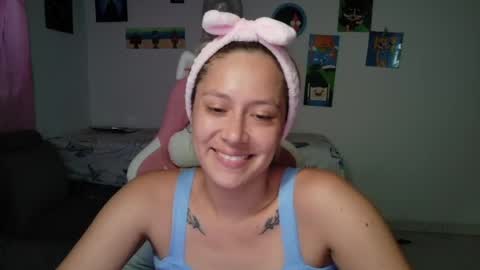 Snapshot of hot_mommymia chatting on May 28, 10:29 pm Mia online show from May 28, 10:29 pm