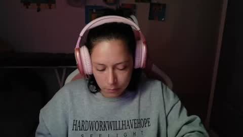Snapshot of hot_mommymia chatting on June 13, 4:38 pm Mia online show from June 13, 4:38 pm
