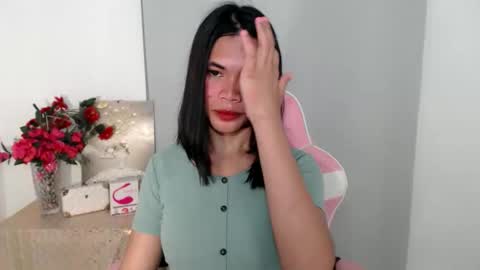 Snapshot of hot_pauline chatting on May 16, 3:11 pm hot_pauline online show from May 16, 3:11 pm