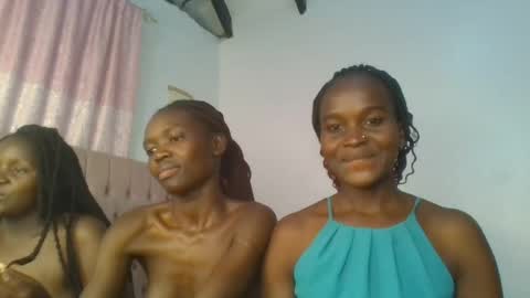 Snapshot of hot_petite12 chatting on June 30, 3:07 am Petite online show from June 30, 3:07 am