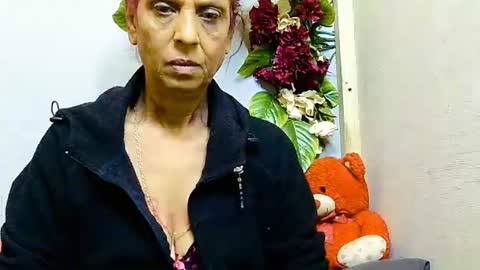 hot queen online show from June 21, 8:50 am