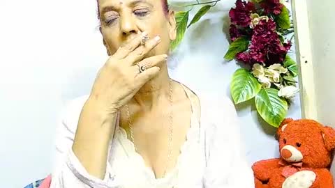 hot queen online show from June 24, 5:06 am