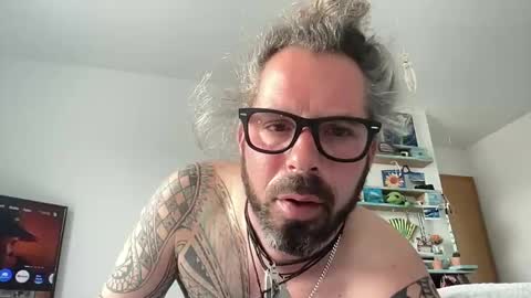 letmedoo2 online show from February 25, 9:20 am