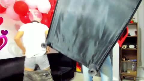 Snapshot of hot_sexmature chatting on February 14, 10:49 am Vanesa Oliver and Andrew online show from February 14, 10:49 am