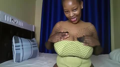 Snapshot of hot_sexxxy_bitch chatting on May 28, 2:09 am Amanda online show from May 28, 2:09 am