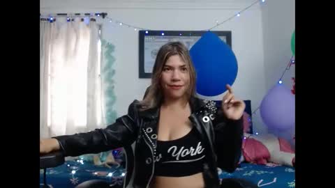 Snapshot of hot_sexy_bunny chatting on January 21, 12:18 pm hot sexy bunny online show from January 21, 12:18 pm