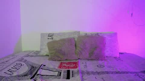 Snapshot of hot_sexy_lia chatting on January 13, 12:05 am online show from January 13, 12:05 am