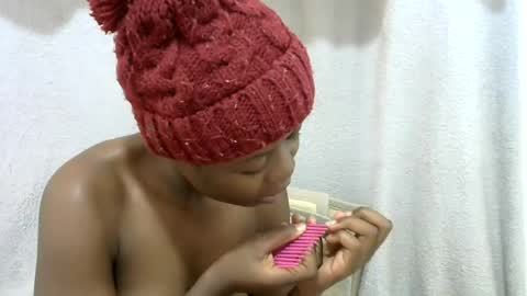 Snapshot of hot_shayla chatting on June 17, 11:01 am esiiii online show from June 17, 11:01 am