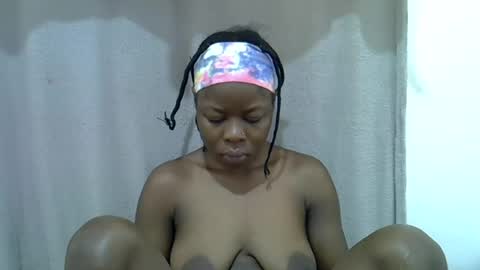 Snapshot of hot_shayla chatting on July 8, 11:37 am esiiii online show from July 8, 11:37 am