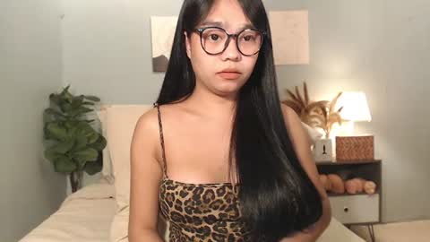 Snapshot of hotasian_gabby69 chatting on June 15, 12:35 am hotasian_gabby69 online show from June 15, 12:35 am