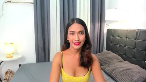 Snapshot of hotasianladysofia chatting on November 6, 8:37 am hotasianladysofia online show from November 6, 8:37 am
