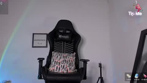 Snapshot of hotboyneon490 chatting on May 23, 1:37 pm Alex Neon online show from May 23, 1:37 pm